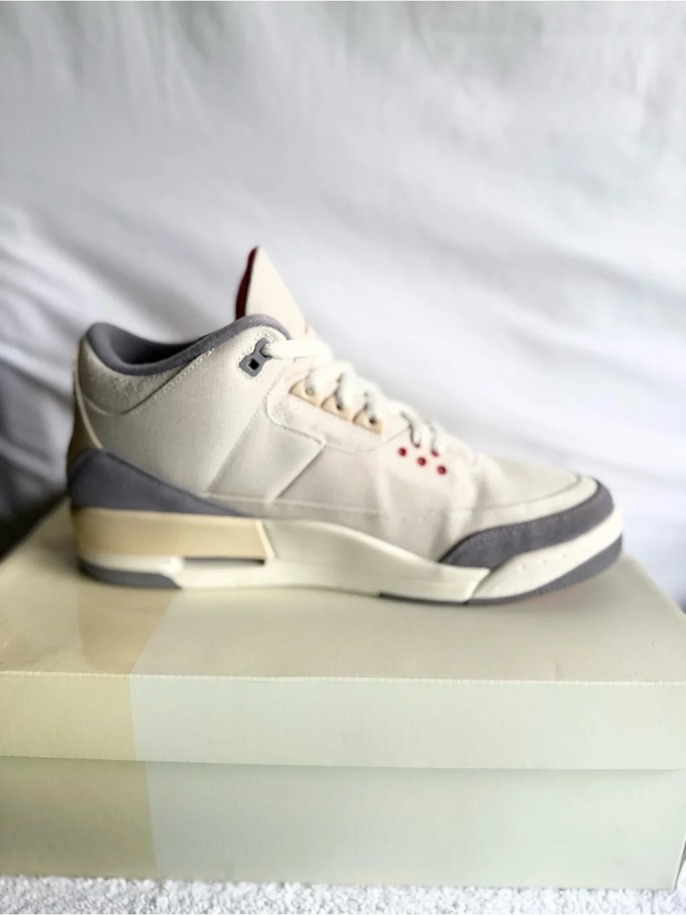 AUTHENTIC Jordan 3 Retro Muslin size 10.5 DH7139-100 2022 VNDS W/ OG BOX
